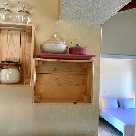 Wooden Ceiling Apartment - Close To City Center Kanali  Экстерьер фото
