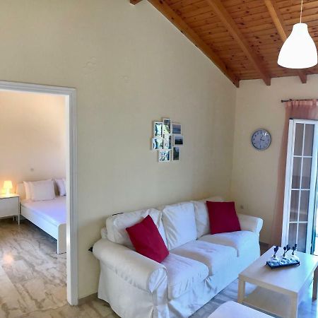 Wooden Ceiling Apartment - Close To City Center Kanali  Экстерьер фото