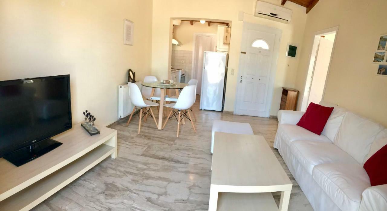 Wooden Ceiling Apartment - Close To City Center Kanali  Экстерьер фото