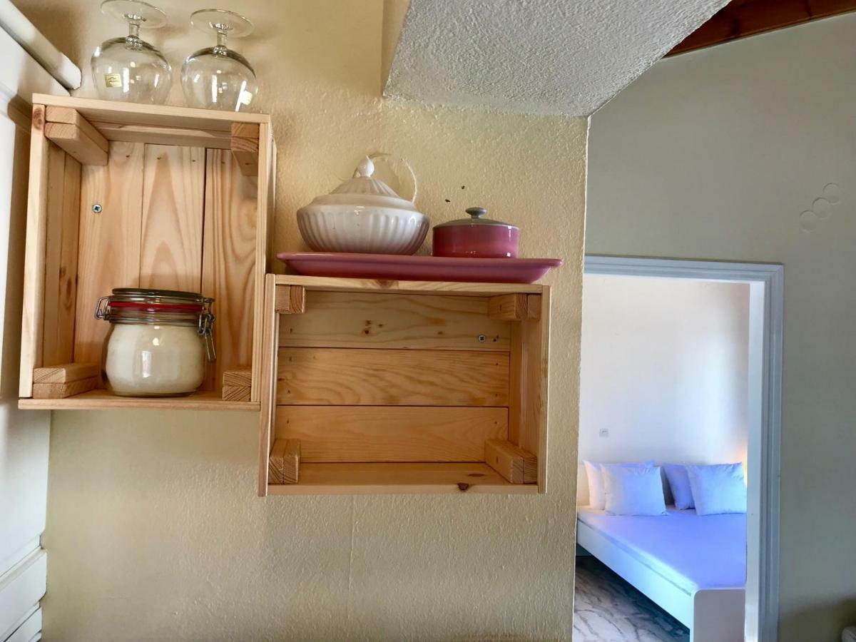 Wooden Ceiling Apartment - Close To City Center Kanali  Экстерьер фото