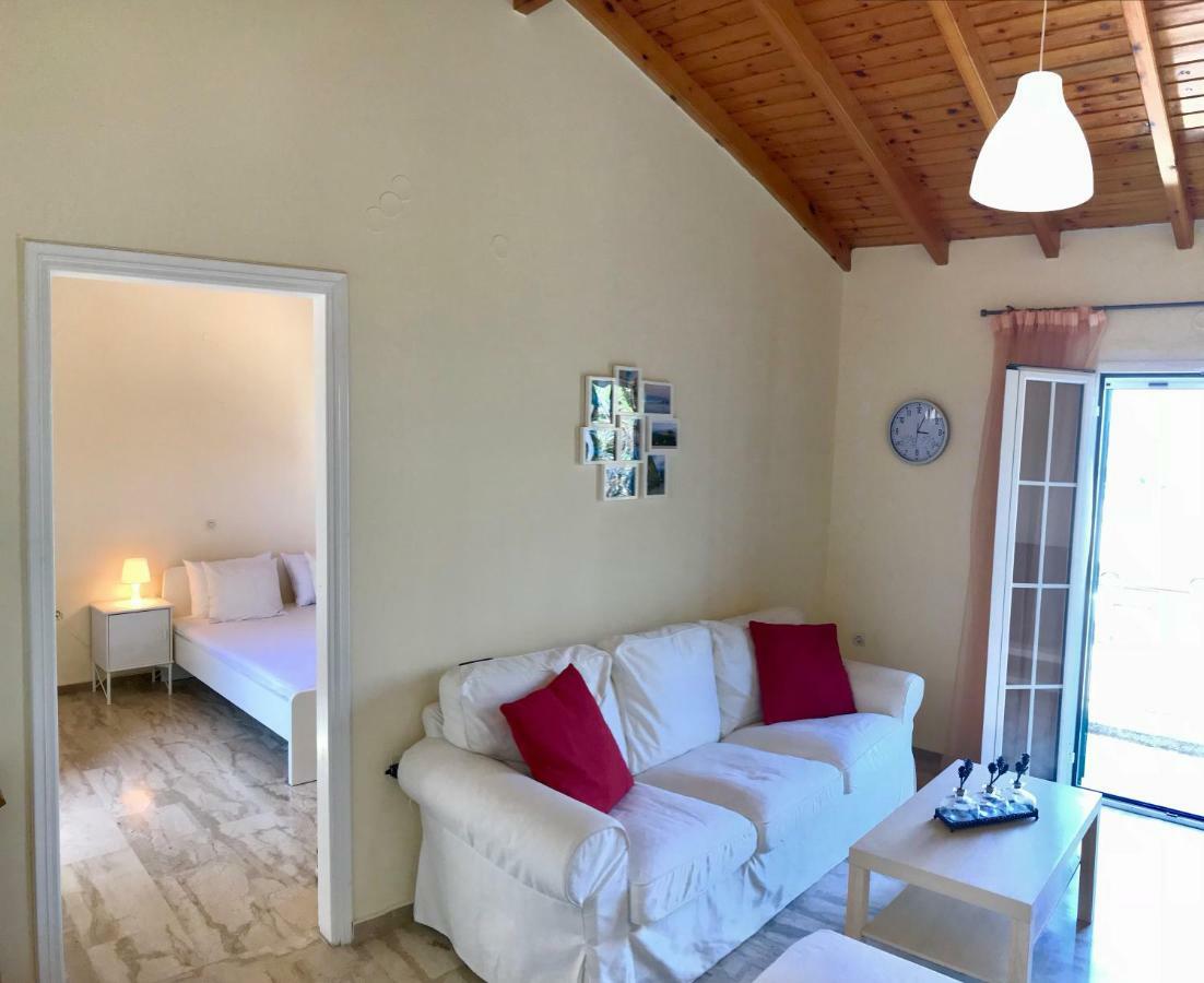 Wooden Ceiling Apartment - Close To City Center Kanali  Экстерьер фото