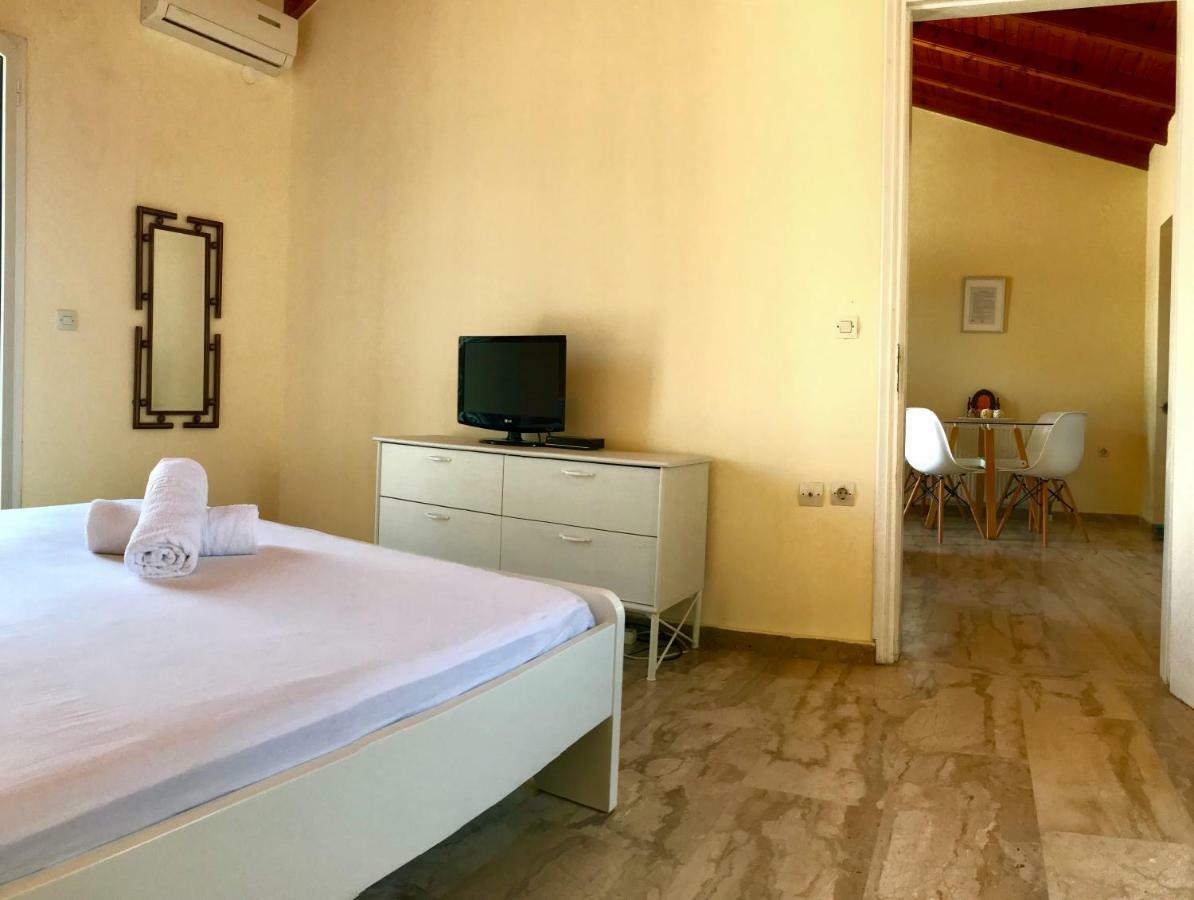 Wooden Ceiling Apartment - Close To City Center Kanali  Экстерьер фото